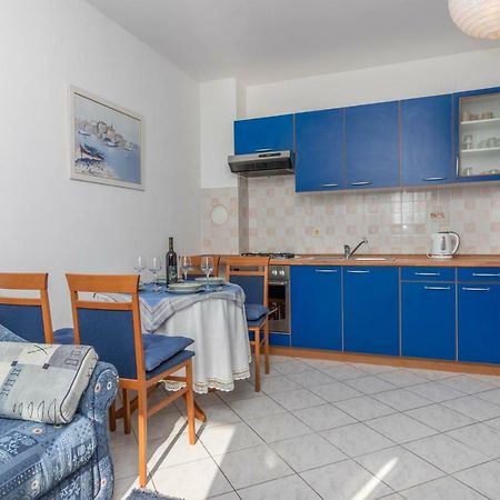 Apartmani Adria Lila Crikvenica 德拉马利 外观 照片