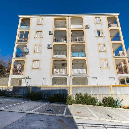 Apartmani Adria Lila Crikvenica 德拉马利 外观 照片