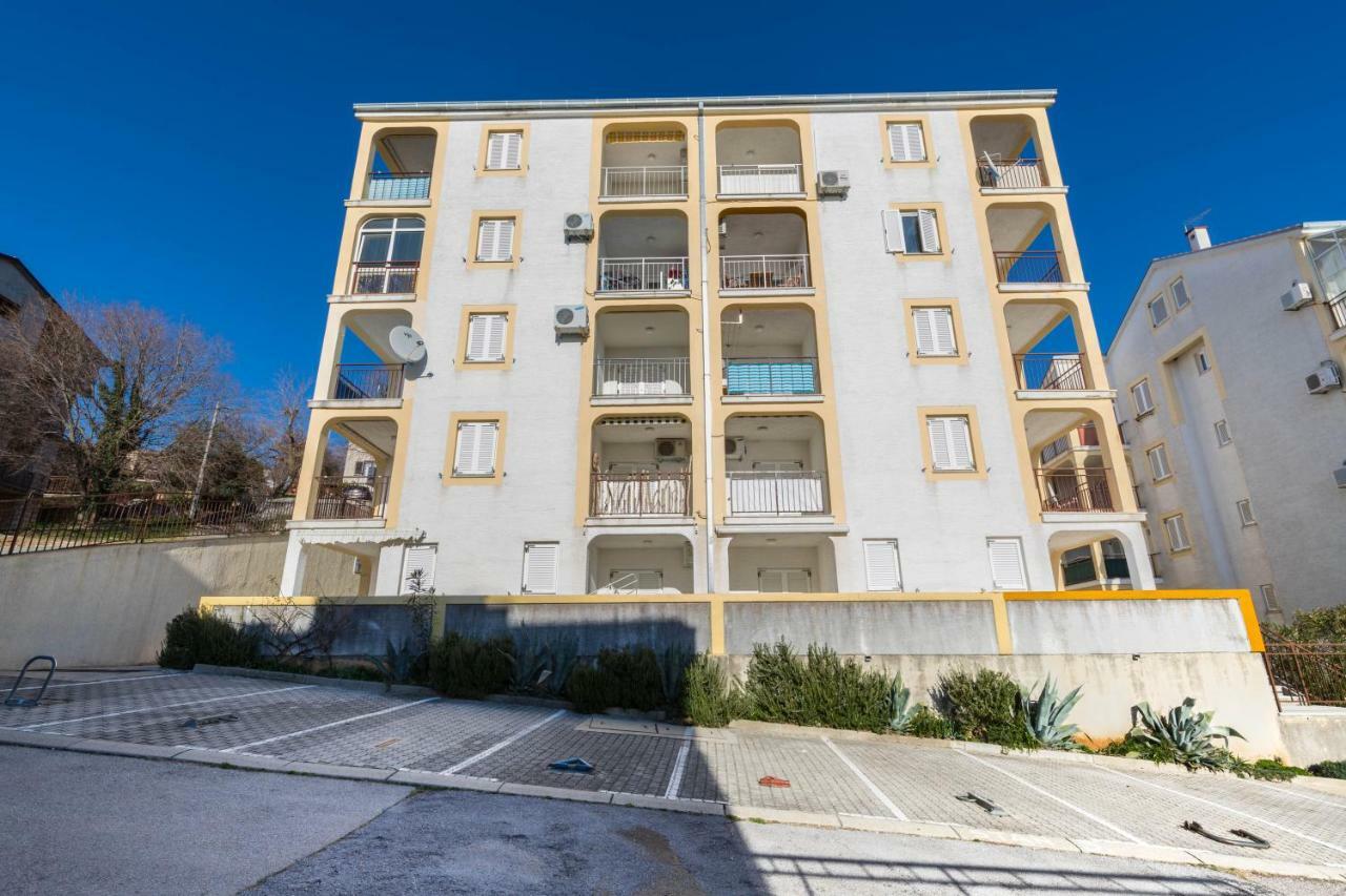 Apartmani Adria Lila Crikvenica 德拉马利 外观 照片
