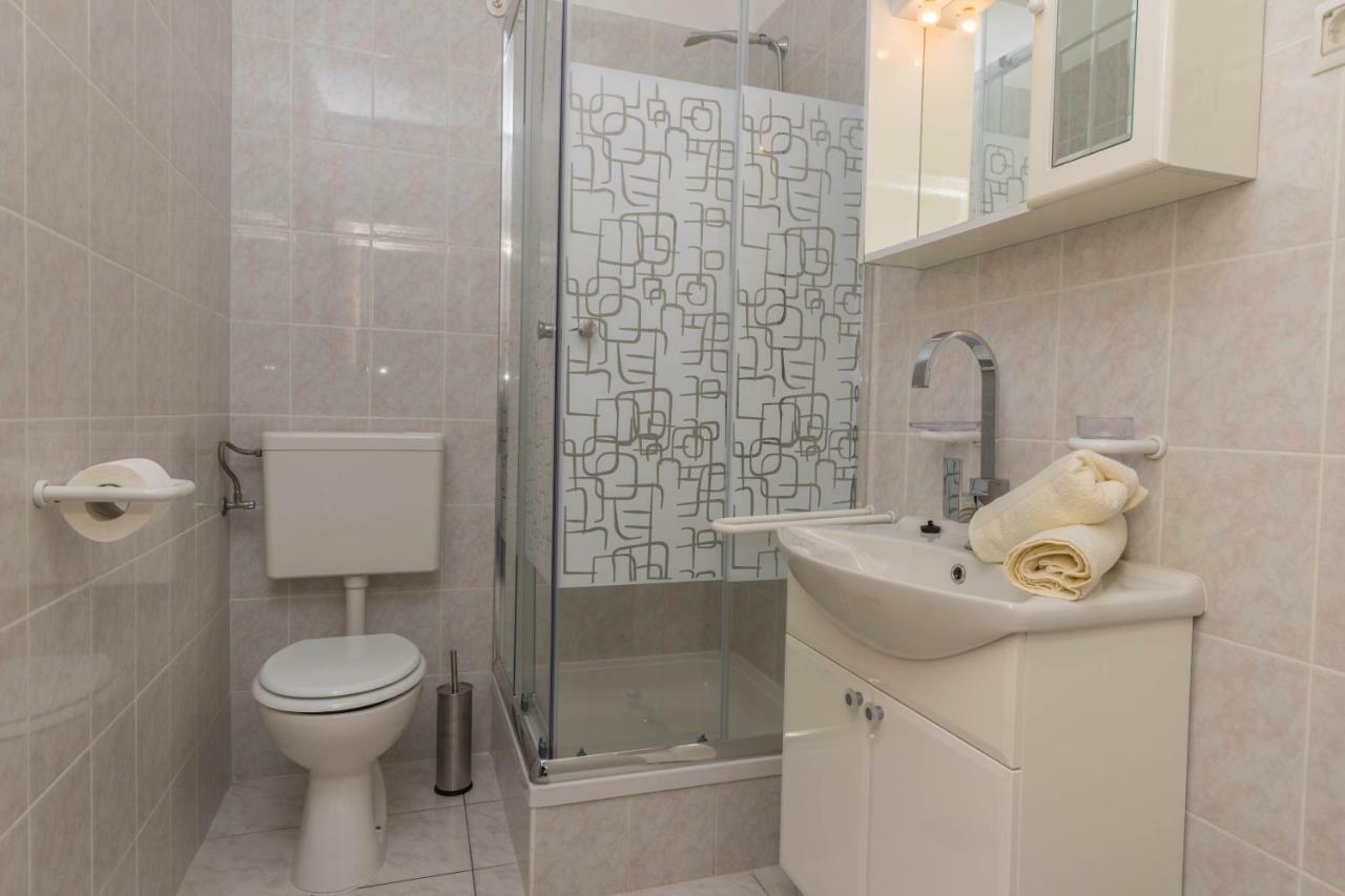 Apartmani Adria Lila Crikvenica 德拉马利 外观 照片